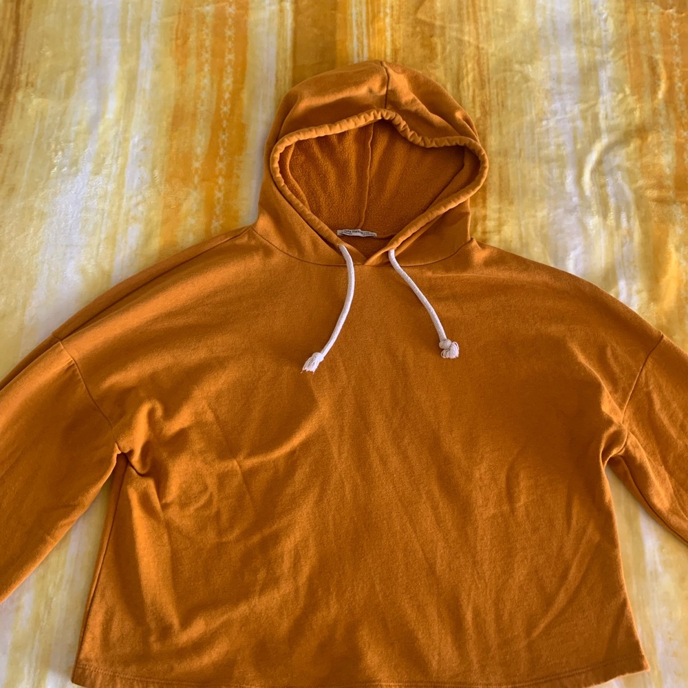 Zara cropped hoodie, mustard yellow, size medium (M). Lightly worn. Loose fit.